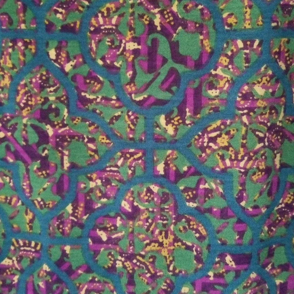 VGUC LuLaRoe Perfect T